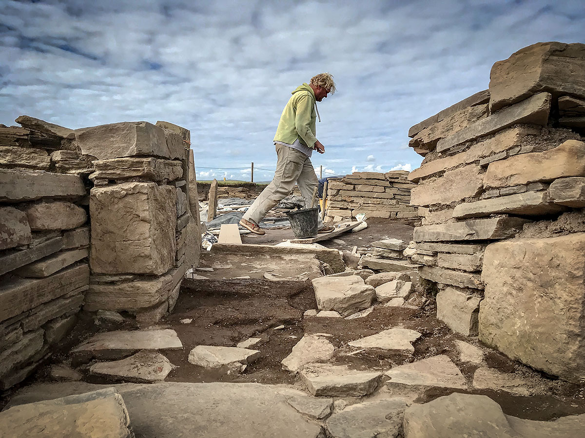 Marc passes the southern entrance to Structure One