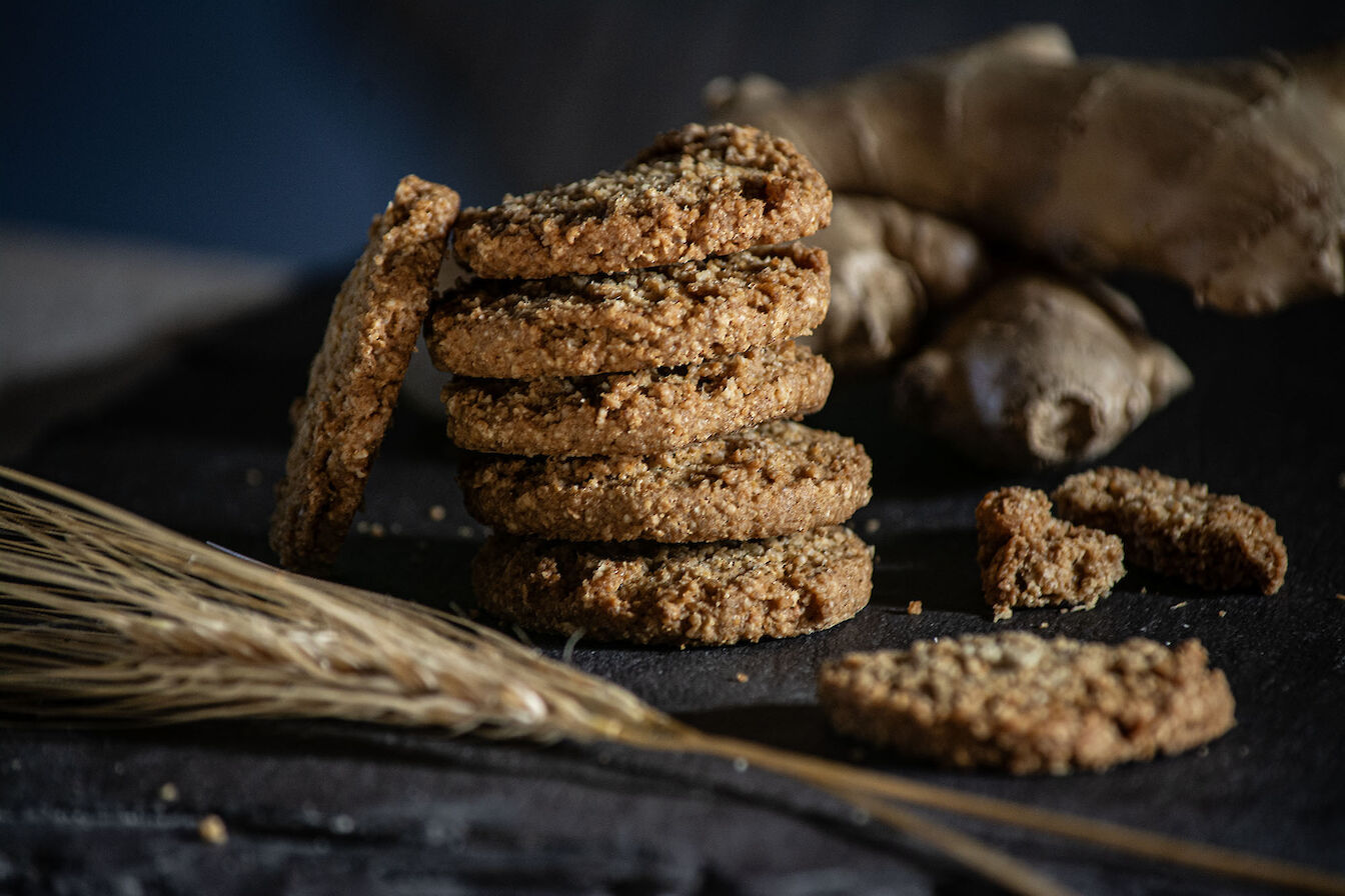 Beremeal ginger crunch biscuits