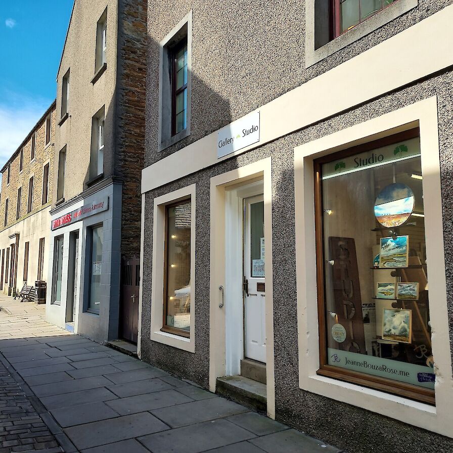 Looking down the main street of Stromness. Just before AT 59 and to the right is the Royal Hotel