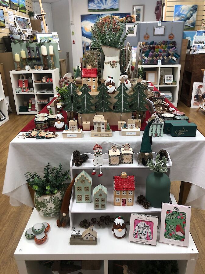 Elaine know the giftware to select