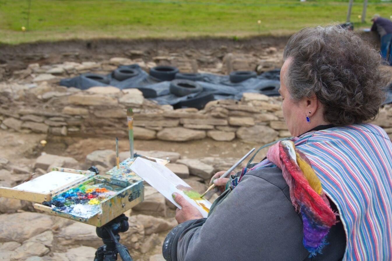 Jeanne painting at the Ness of Brodgar, in the plein aire style
