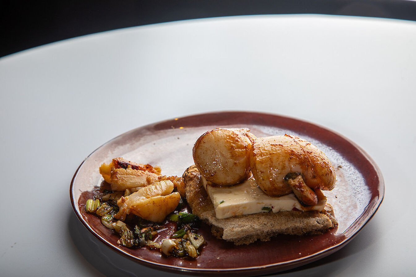 Roger Hall's 'gentle scallops' dish on bere bannocks - image by Colin Keldie